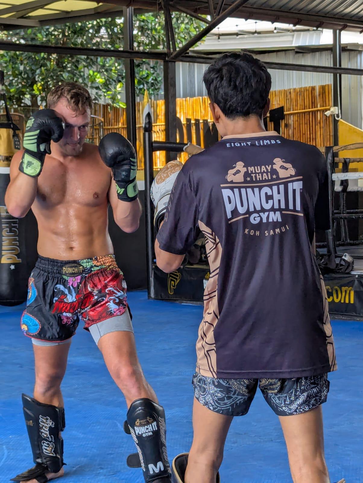 Muay-Thai, Yoga, Calisthenics